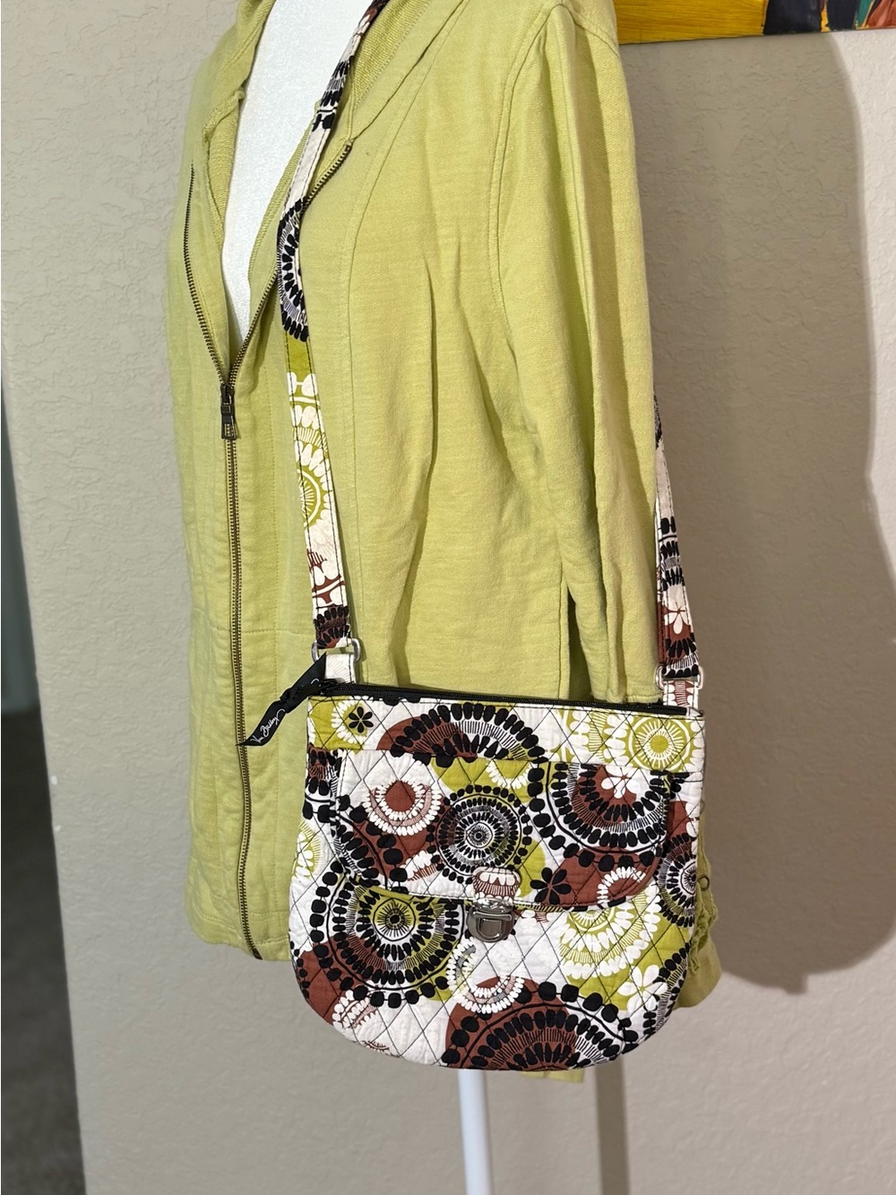Vera Bradley Sienna On the Go Crossbody Bag - Retired Pattern (2011/2012) - EUC